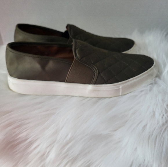 Steve Madden Quilted Slip-On Sneakers - Olive Green, Size 9 - Picture 4 of 7